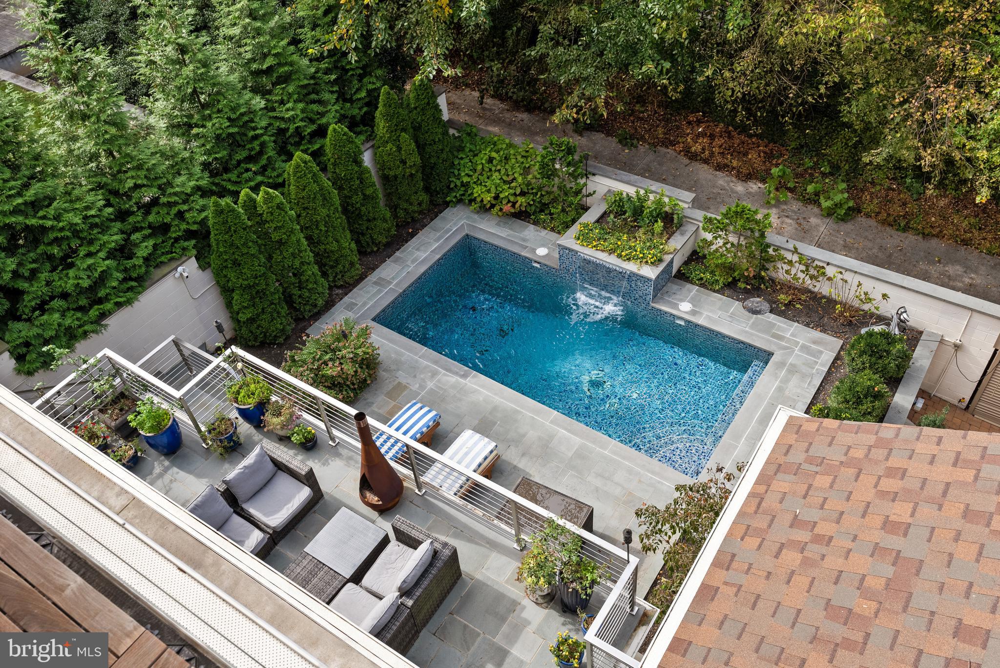 5152 Linnean Terrace Northwest Washington, DC 20008 - Photo 29 of 39 a view of a yard with chairs