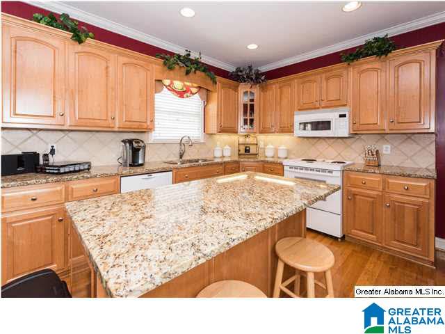 484 Henderson Road Odenville, AL 35120 - Photo 9 of 32