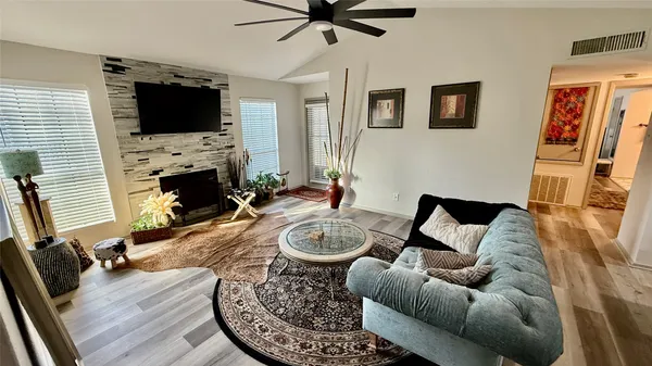 $159,900 | 14911 Wunderlich Drive, Unit 1706, Houston, TX 77069