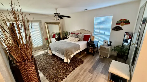$159,900 | 14911 Wunderlich Drive, Unit 1706, Houston, TX 77069