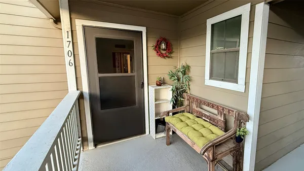 $159,900 | 14911 Wunderlich Drive, Unit 1706, Houston, TX 77069