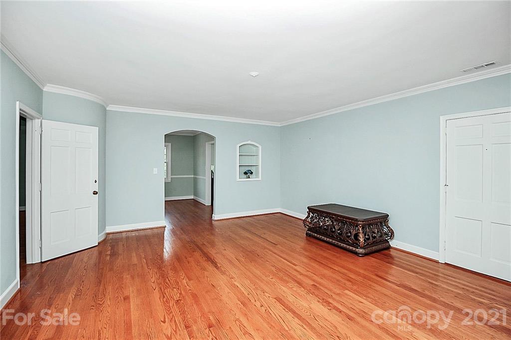 930 Ardsley Road, Unit B4 Charlotte, NC 28207 - Photo 13 of 35 a view of empty room with wooden floor