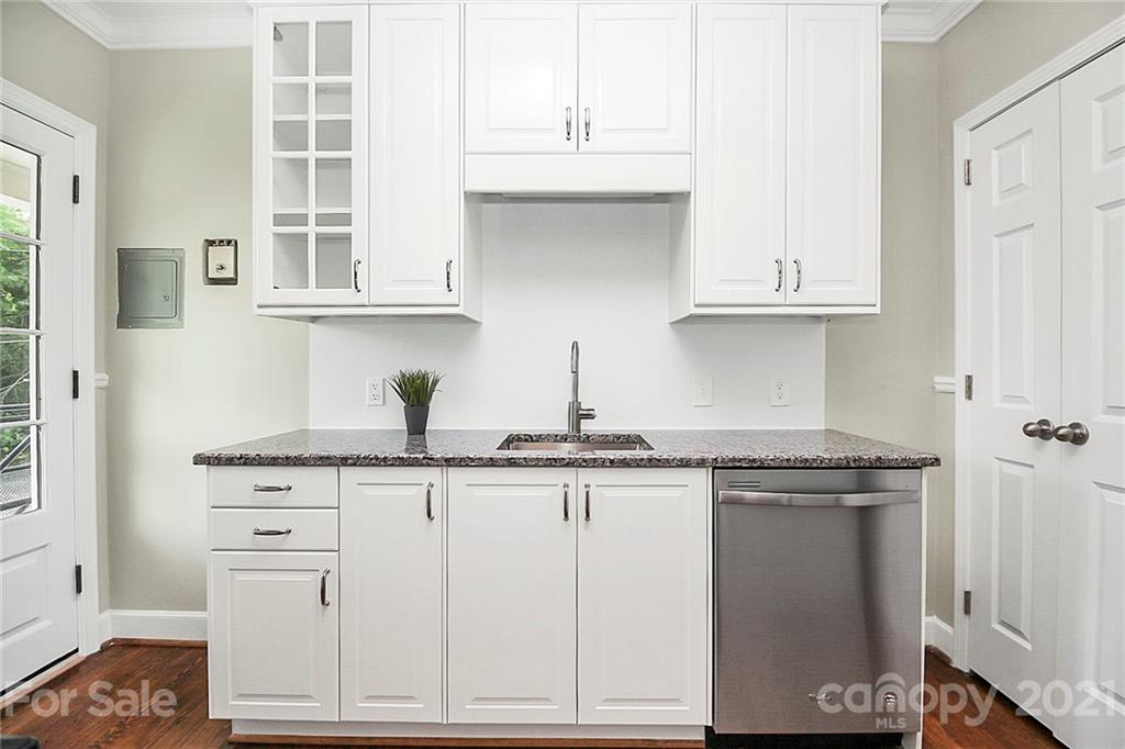 930 Ardsley Road, Unit B4 Charlotte, NC 28207 - Photo 25 of 35 a kitchen with granite countertop white cabinets and a sink