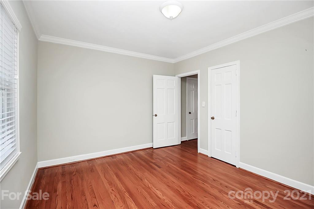 930 Ardsley Road, Unit B4 Charlotte, NC 28207 - Photo 33 of 35 a view of an empty room with wooden floor and a window