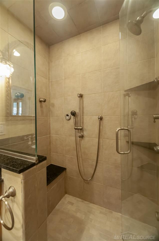 762 Bedford Road Grosse Pointe, MI 48230 - Photo 40 of 57 50039523-39.JPG