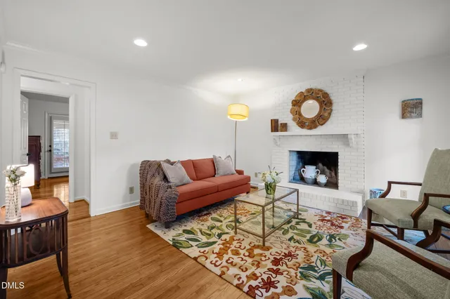 a view of a livingroom with furniture and windows