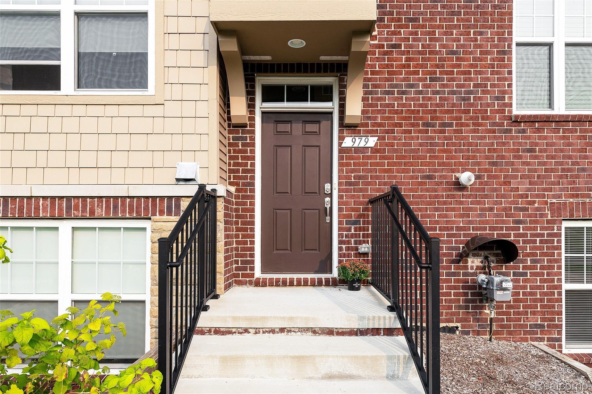 979 Barclay Circle, Unit 58 Rochester, MI 48307 - Photo 2 of 30 2.jpg