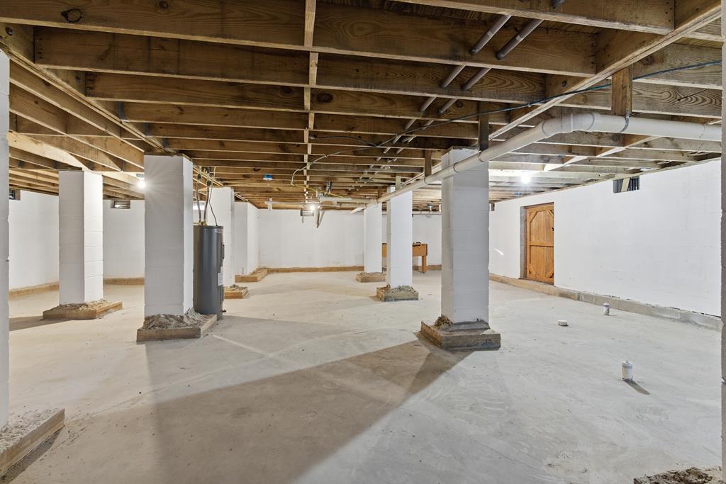 1843 Old Mobile Road McCaysville, GA 30555 - Photo 28 of 41 a view of a room with gym equipment