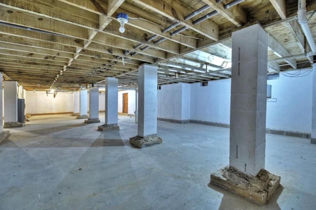 1843 Old Mobile Road McCaysville, GA 30555 - Photo 8 of 41 a view of a room with gym equipment