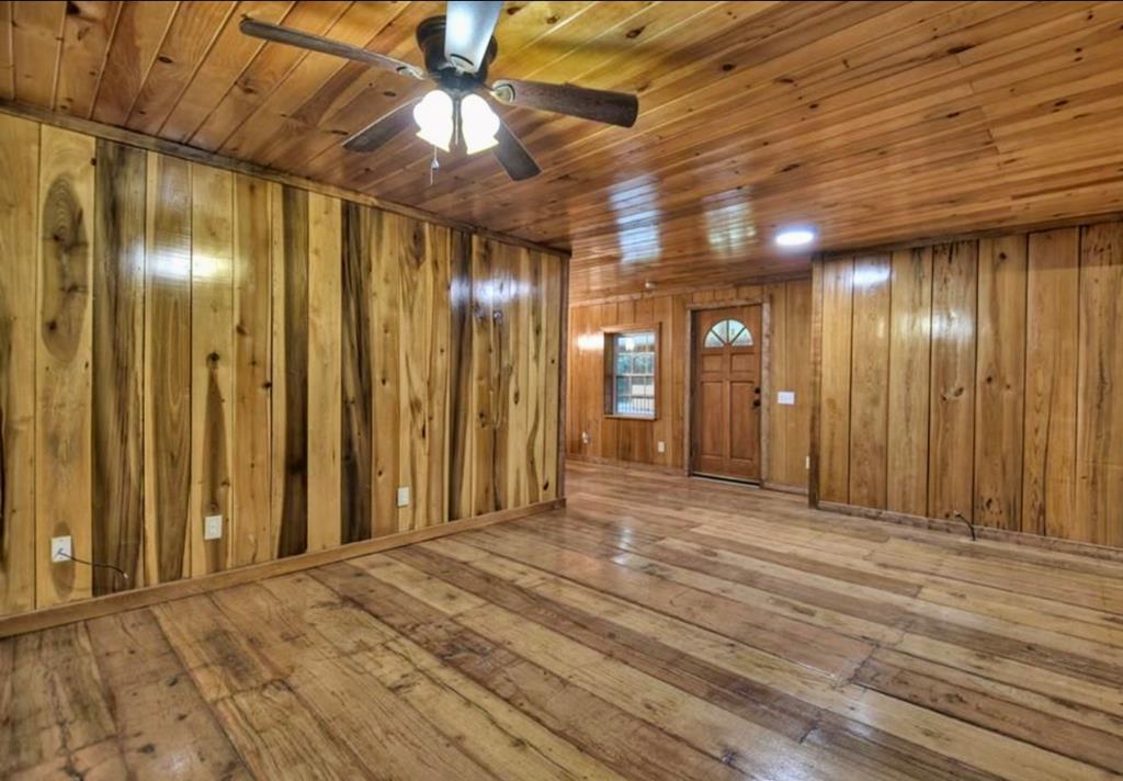 1843 Old Mobile Road McCaysville, GA 30555 - Photo 9 of 41 a view of a livingroom with wooden floor