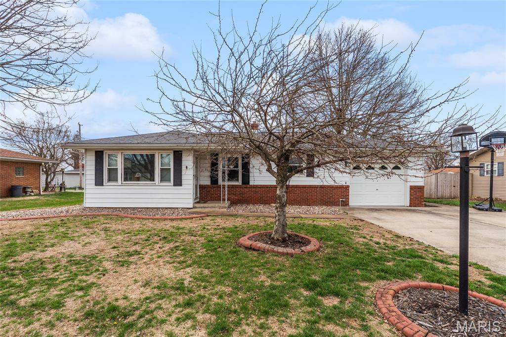 308 Charles Street Red Bud, IL 62278 - Photo 3 of 36