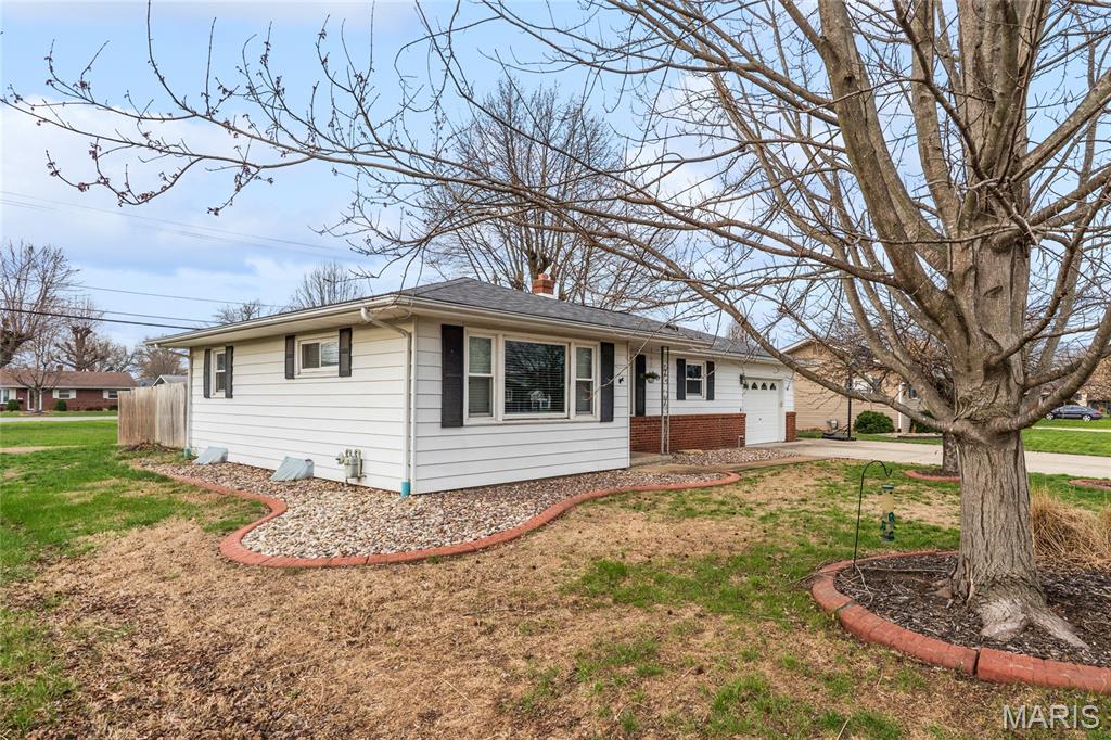 308 Charles Street Red Bud, IL 62278 - Photo 4 of 36