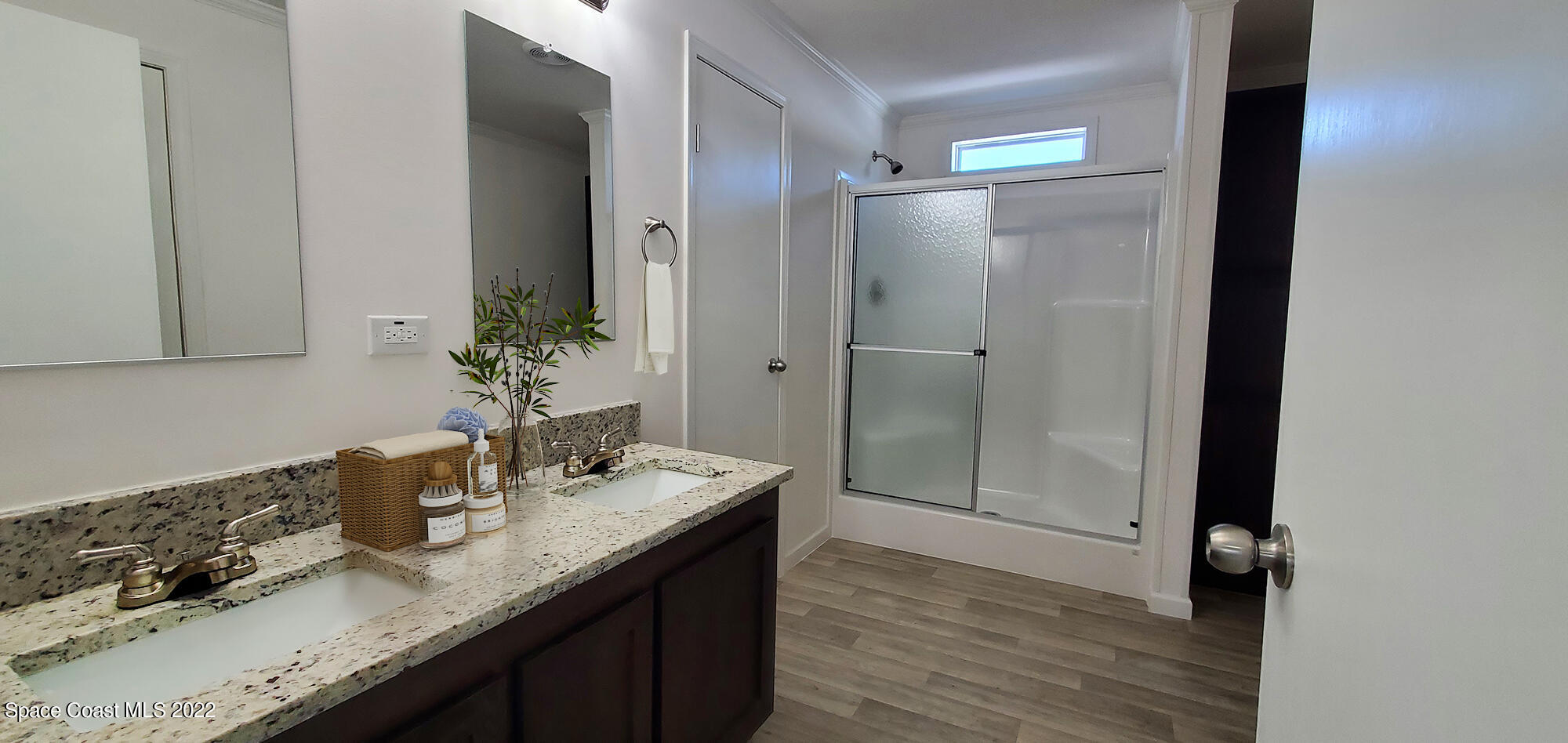 480 North Marlin Circle Sebastian, FL 32976 - Photo 9 of 12 16685136013_MasterBathroom