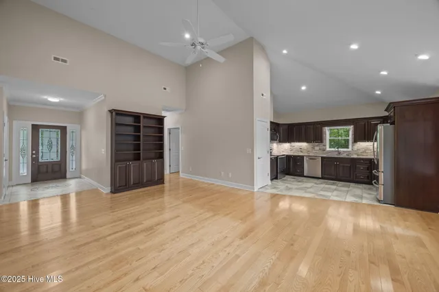 $849,500 | 402 Whittaker Point Road, Oriental, NC 28571