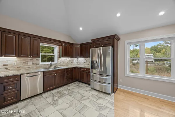 $799,500 | 402 Whittaker Point Road, Oriental, NC 28571