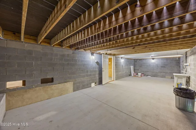 $849,500 | 402 Whittaker Point Road, Oriental, NC 28571