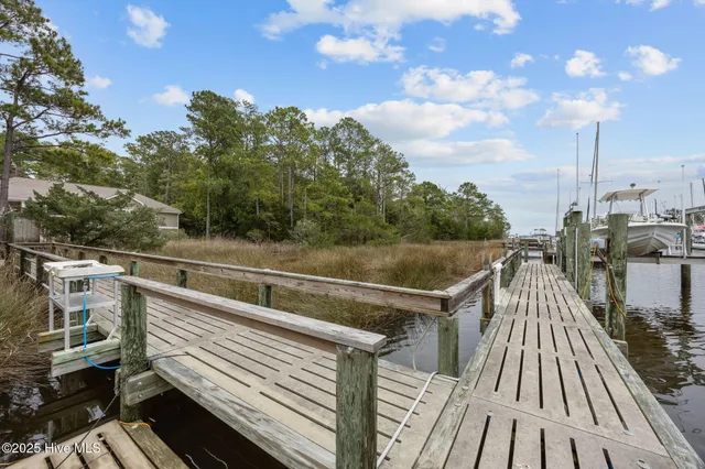 $849,500 | 402 Whittaker Point Road, Oriental, NC 28571