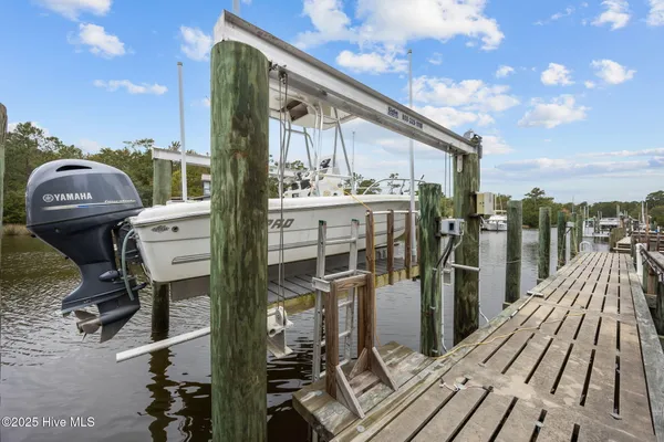 $799,500 | 402 Whittaker Point Road, Oriental, NC 28571