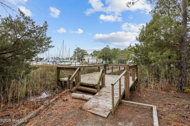 $849,500 | 402 Whittaker Point Road, Oriental, NC 28571