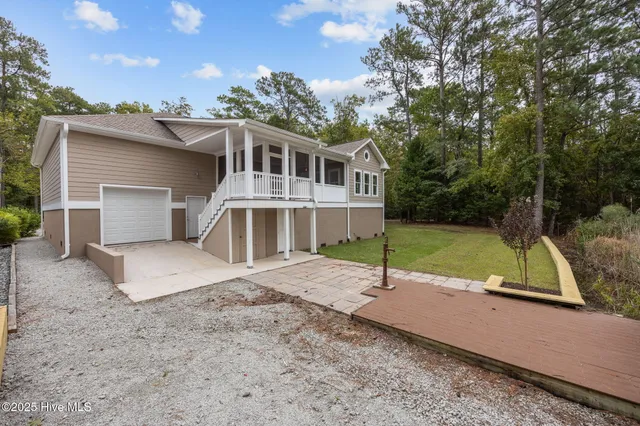 $849,500 | 402 Whittaker Point Road, Oriental, NC 28571