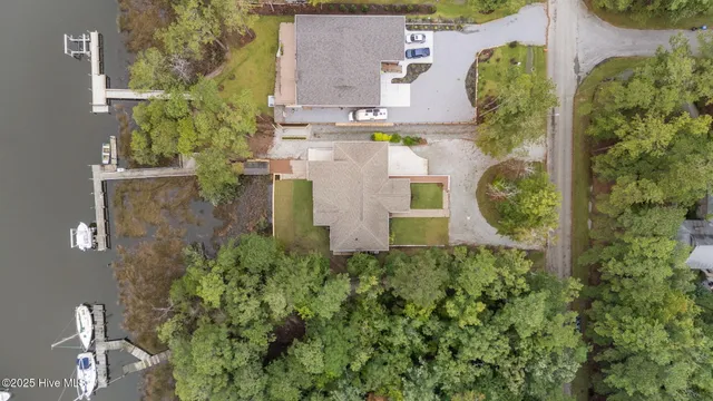 $849,500 | 402 Whittaker Point Road, Oriental, NC 28571