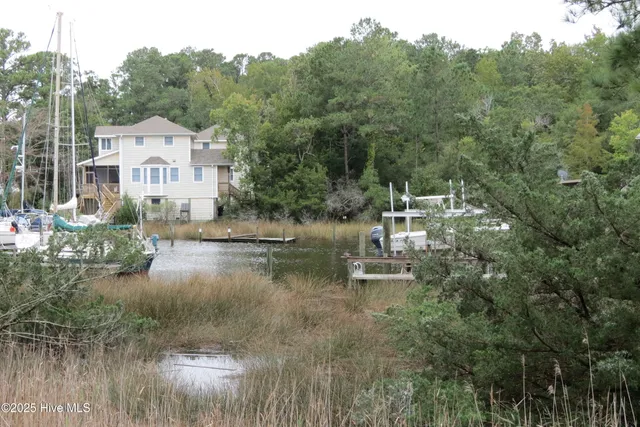 $849,500 | 402 Whittaker Point Road, Oriental, NC 28571