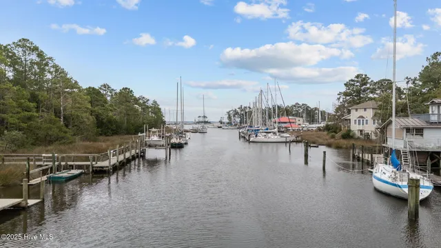 $849,500 | 402 Whittaker Point Road, Oriental, NC 28571