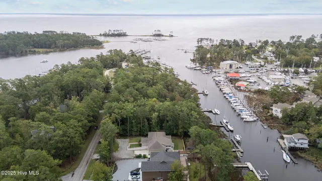 $849,500 | 402 Whittaker Point Road, Oriental, NC 28571