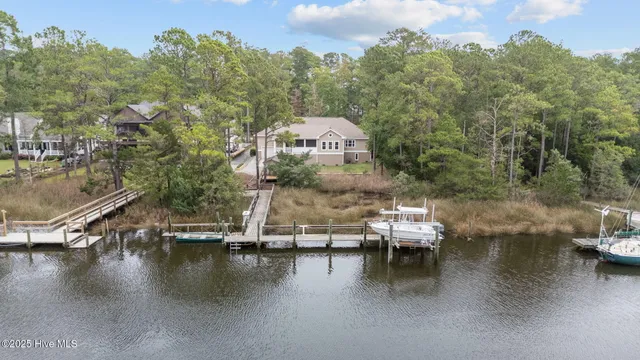 $849,500 | 402 Whittaker Point Road, Oriental, NC 28571