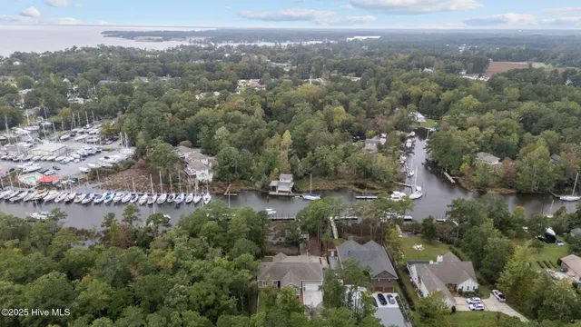 $849,500 | 402 Whittaker Point Road, Oriental, NC 28571