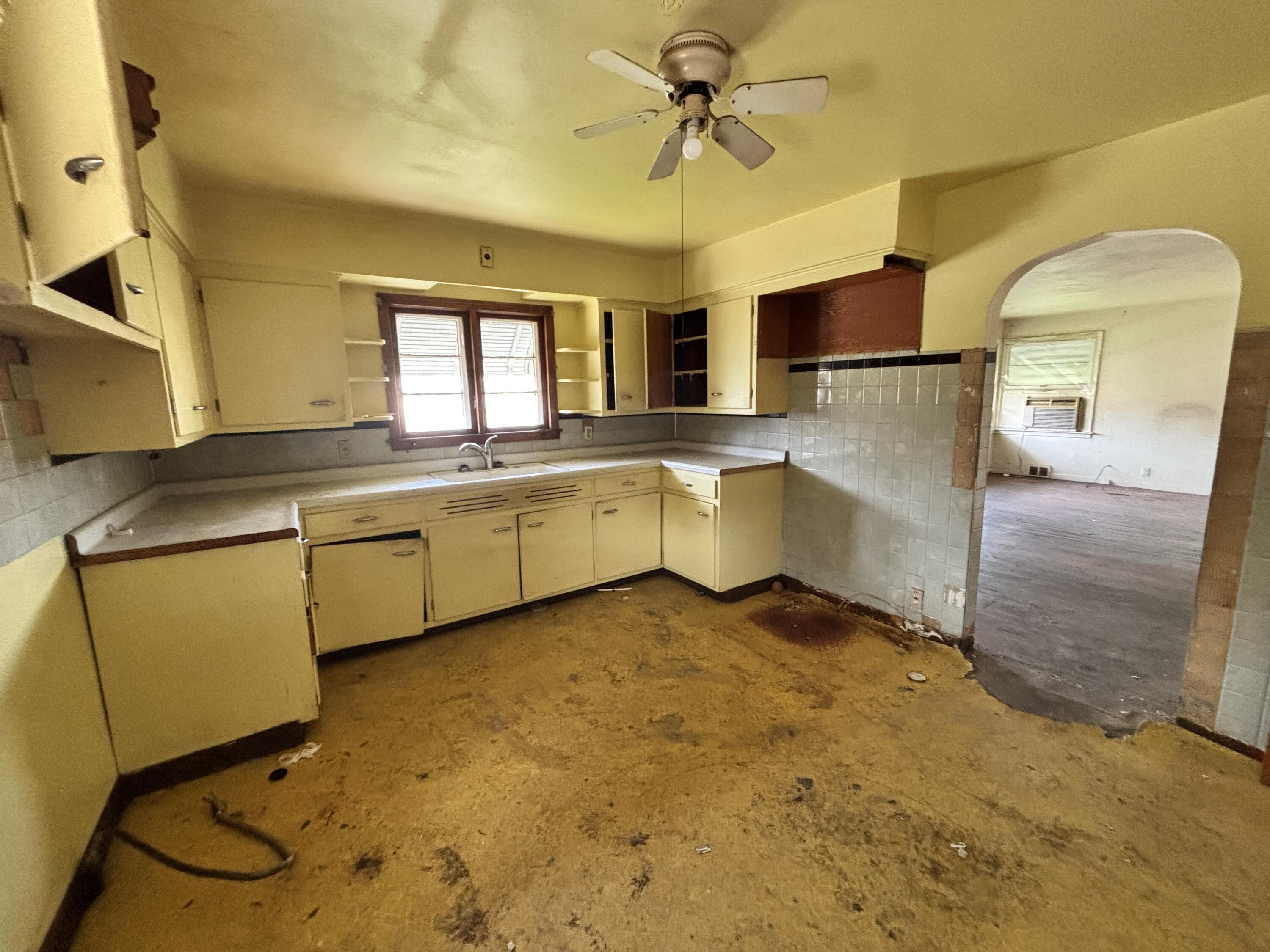 973 Williams Street Gary, IN 46404 - Photo 4 of 16 3000x2250