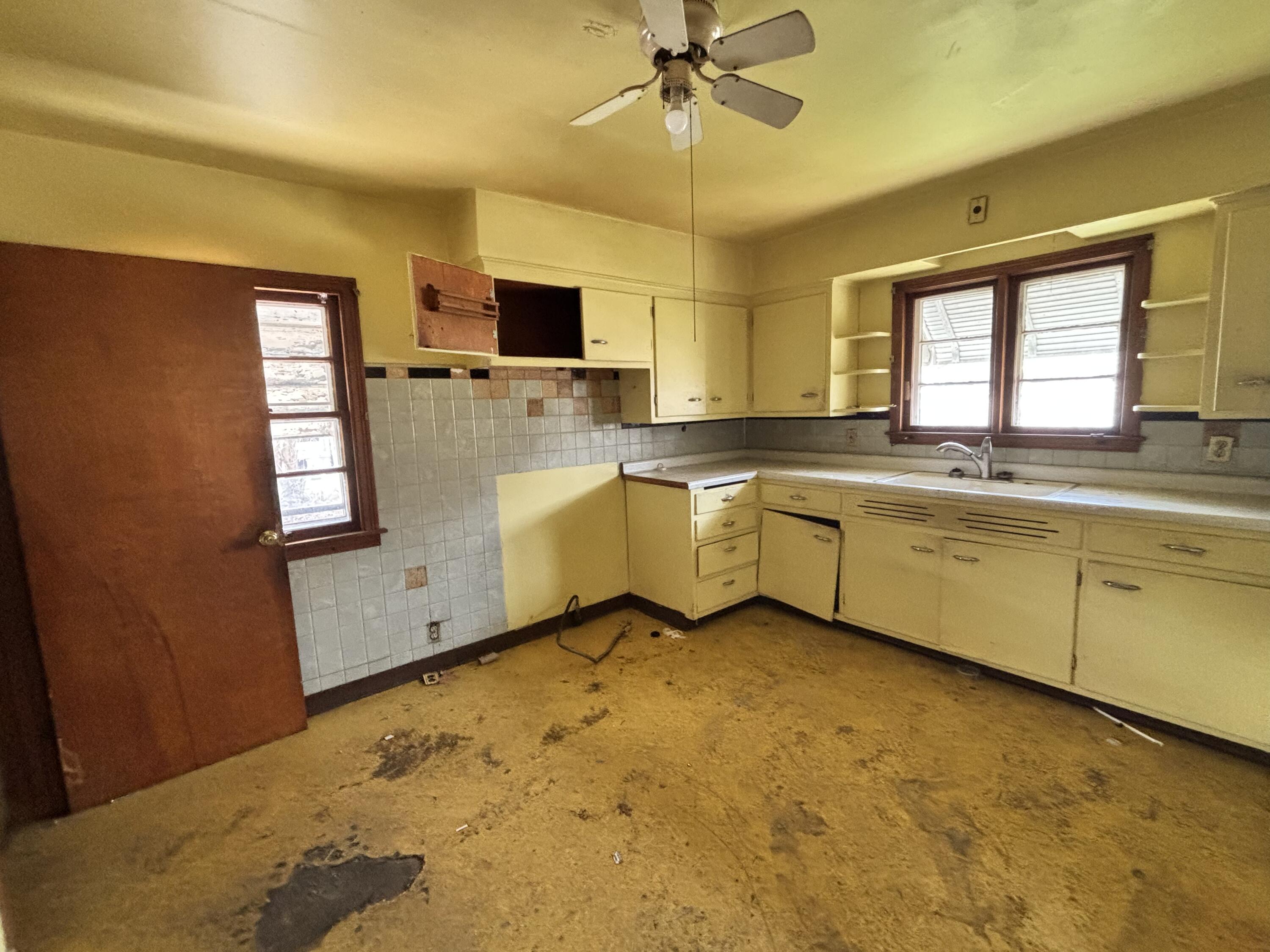973 Williams Street Gary, IN 46404 - Photo 5 of 16 3000x2250