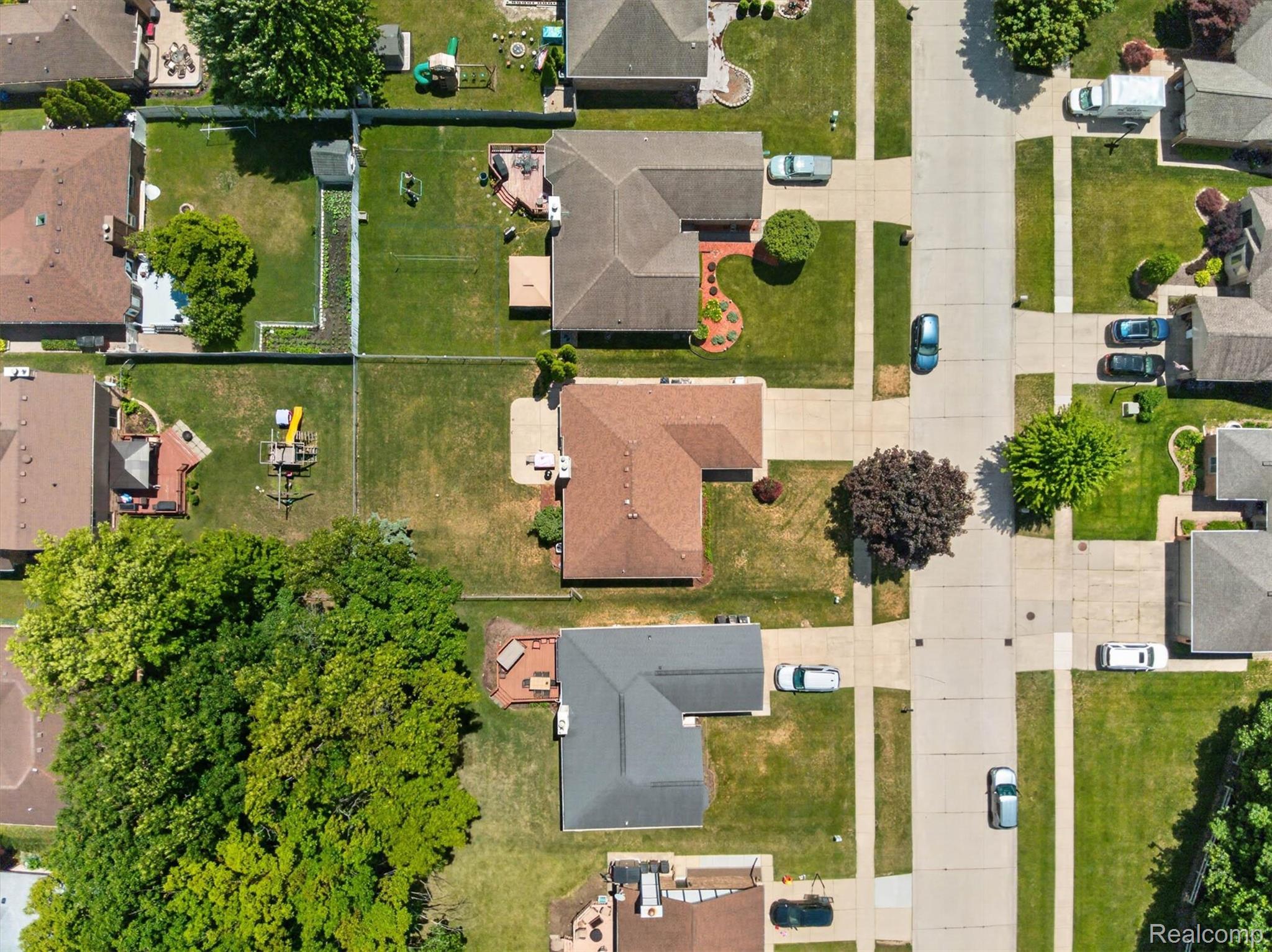 46362 Springhill Drive Utica, MI 48317 - Photo 56 of 59 Aerial perspective showcasing a residential neighborhood with detached homes, manicured lawns, mature trees, and paved streets