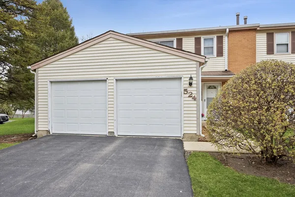 $299,900 | 524 Monroe Road, Bolingbrook, IL 60440