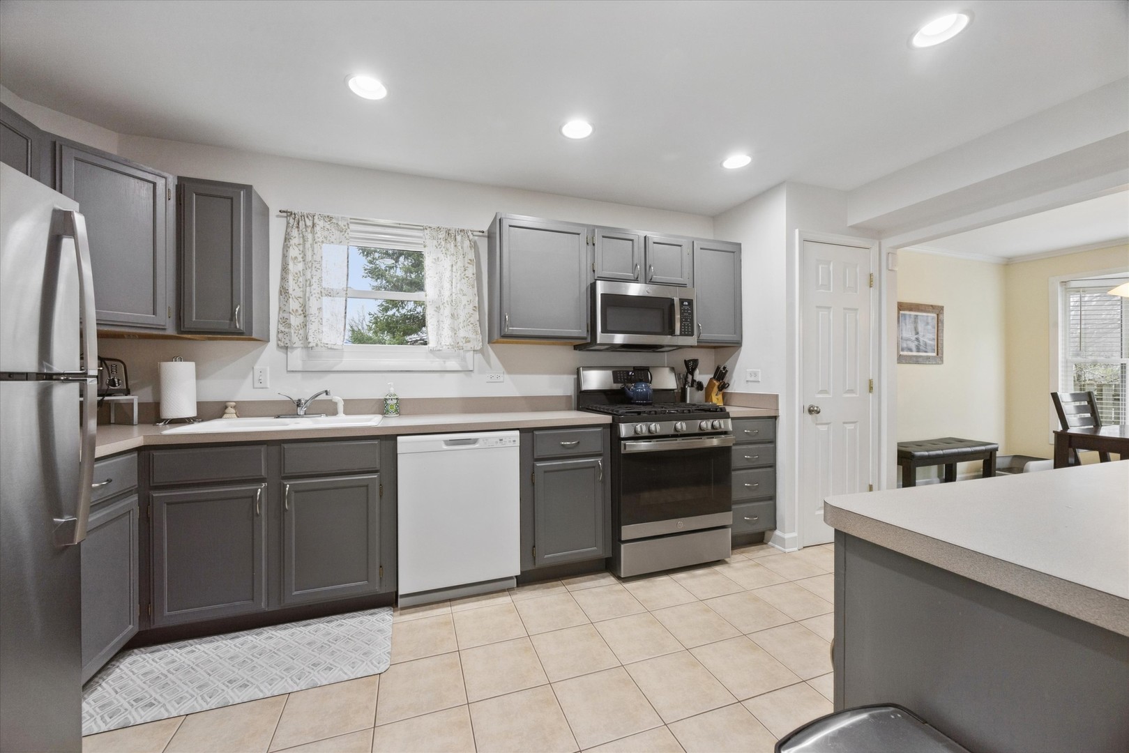 524 Monroe Road Bolingbrook, IL 60440 - Photo 6 of 23