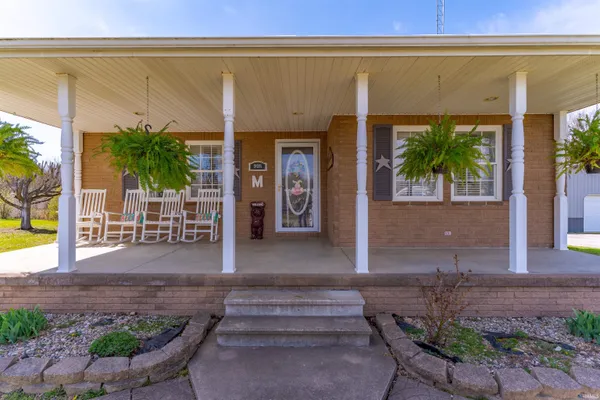 $324,900 | 998 Highway 61, Winslow, IN 47598
