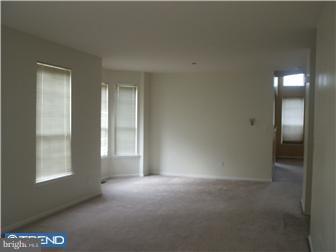 140 Threadleaf Terrace Burlington, NJ 08016 - Photo 3 of 11 Dining Room