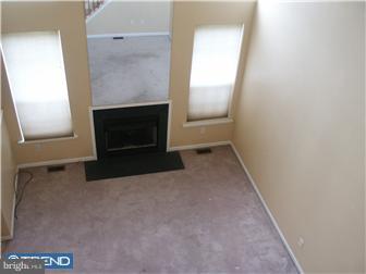 140 Threadleaf Terrace Burlington, NJ 08016 - Photo 7 of 11 Family Room
