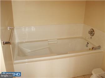 140 Threadleaf Terrace Burlington, NJ 08016 - Photo 9 of 11 Bathroom