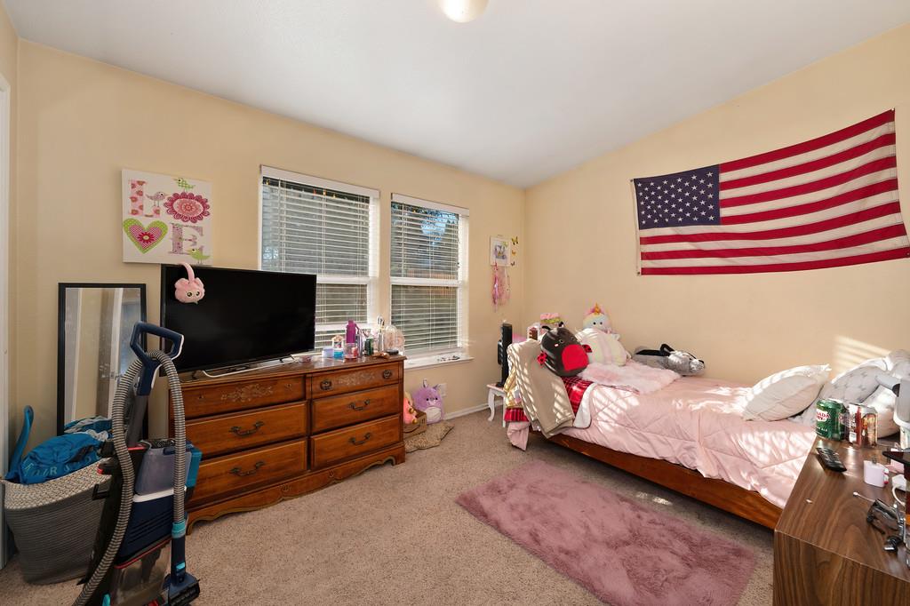 11425 Joeger Road Auburn, CA 95602 - Photo 12 of 52 a living room with furniture and a flat screen tv