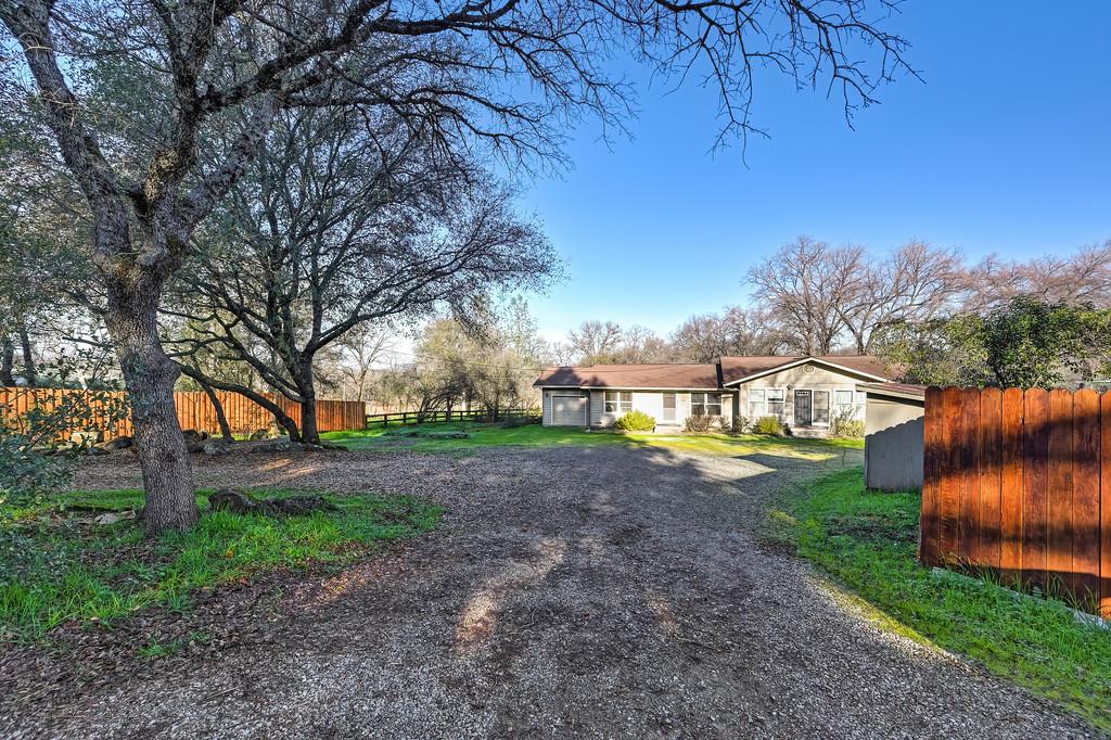 11425 Joeger Road Auburn, CA 95602 - Photo 38 of 52 a view of backyard with green space