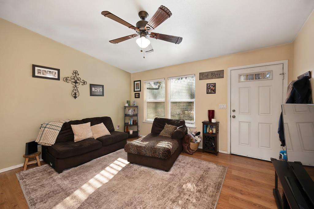 11425 Joeger Road Auburn, CA 95602 - Photo 8 of 52 a living room with furniture