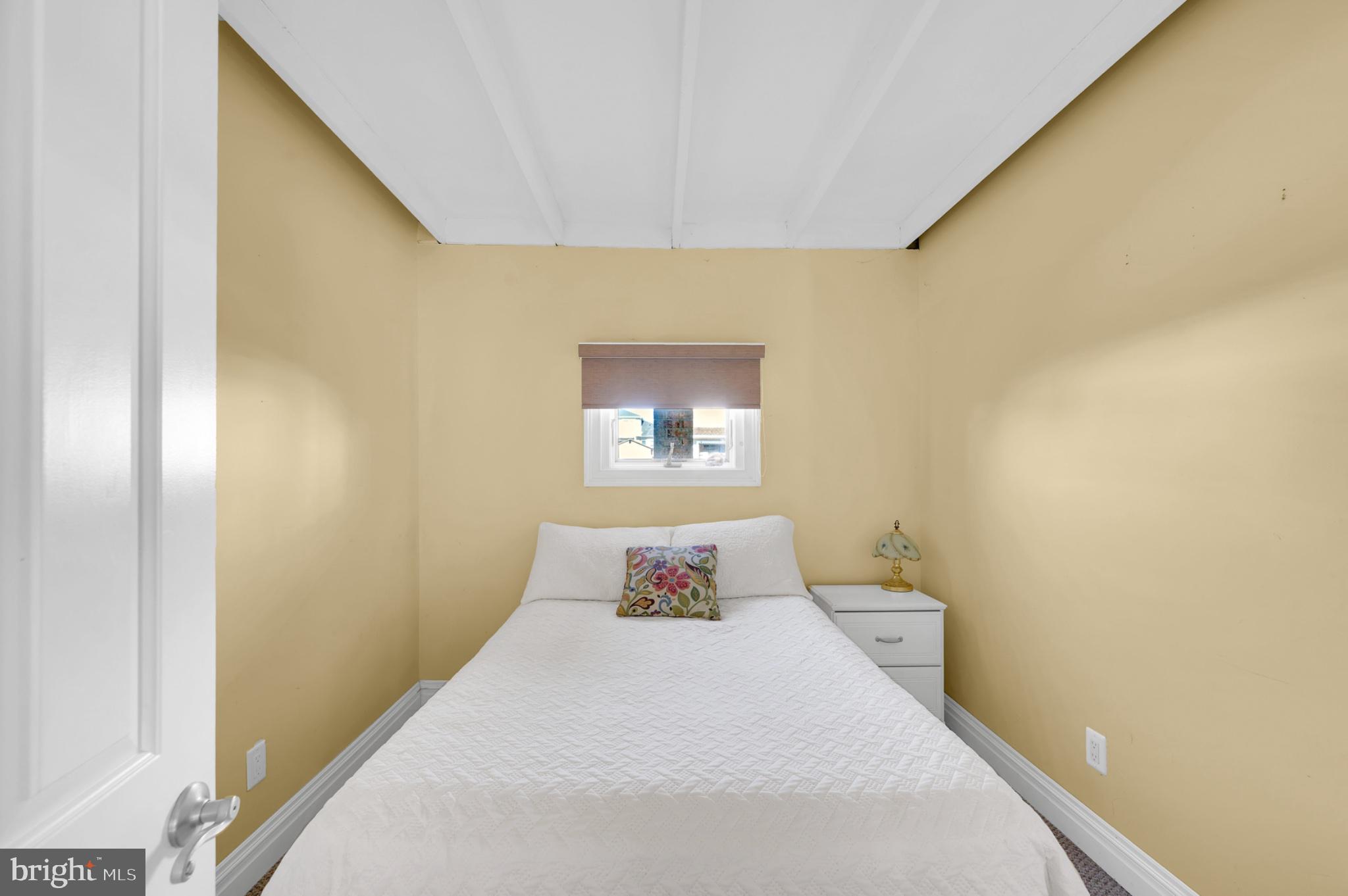 36 Linda Road Manahawkin, NJ 08050 - Photo 18 of 66 First Floor NE BR