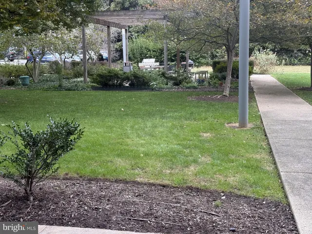 a view of a house with backyard