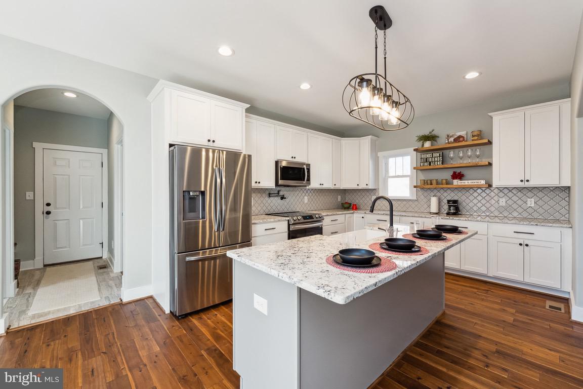 8360 Kilby Road Culpeper, VA 22701 - Photo 7 of 37 Kitchen w/pot filler, open shelving, bar seating
