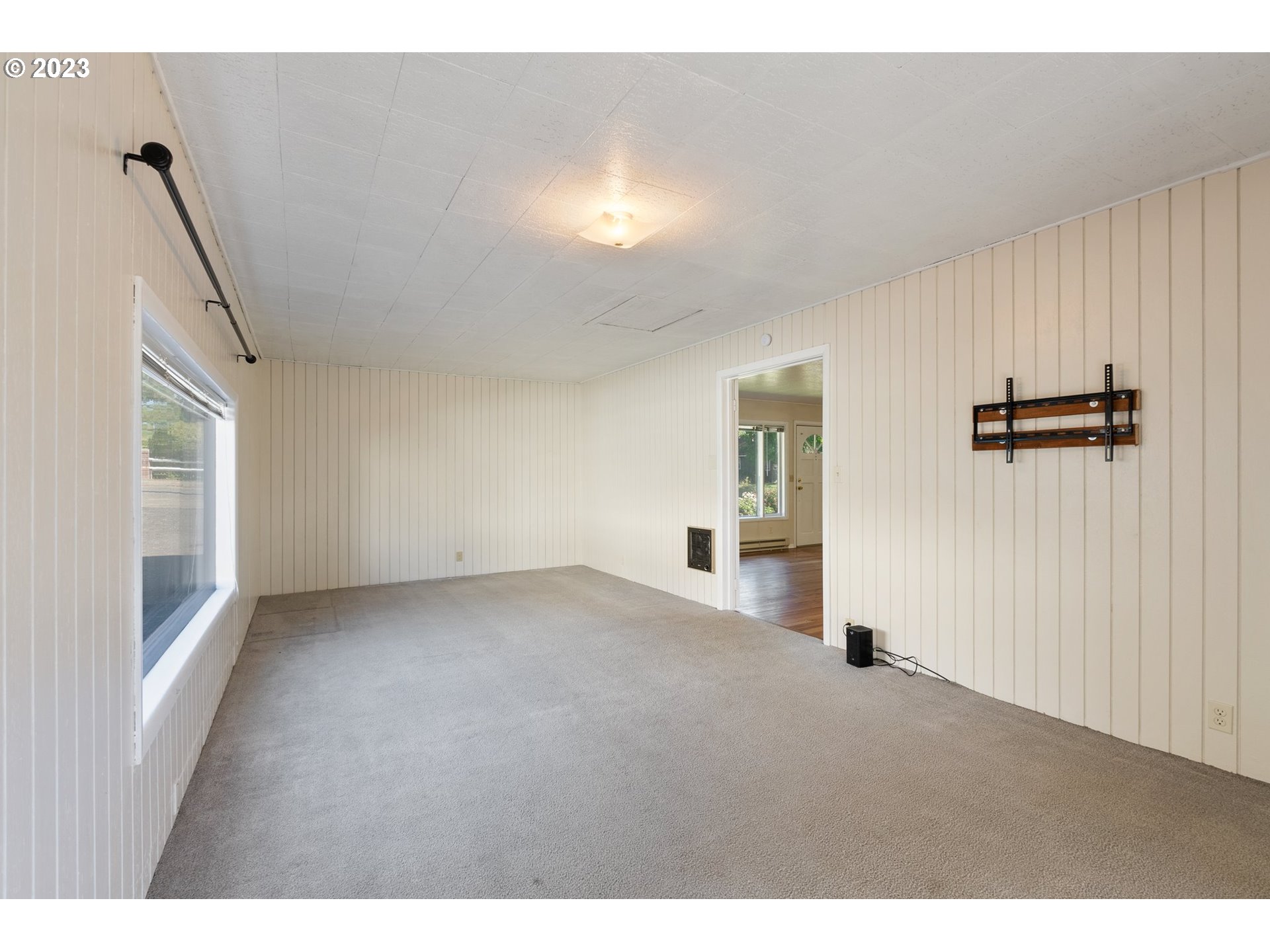 477 Northwest Chesser Road Stevenson, WA 98648 - Photo 11 of 40 a view of an empty room with a window
