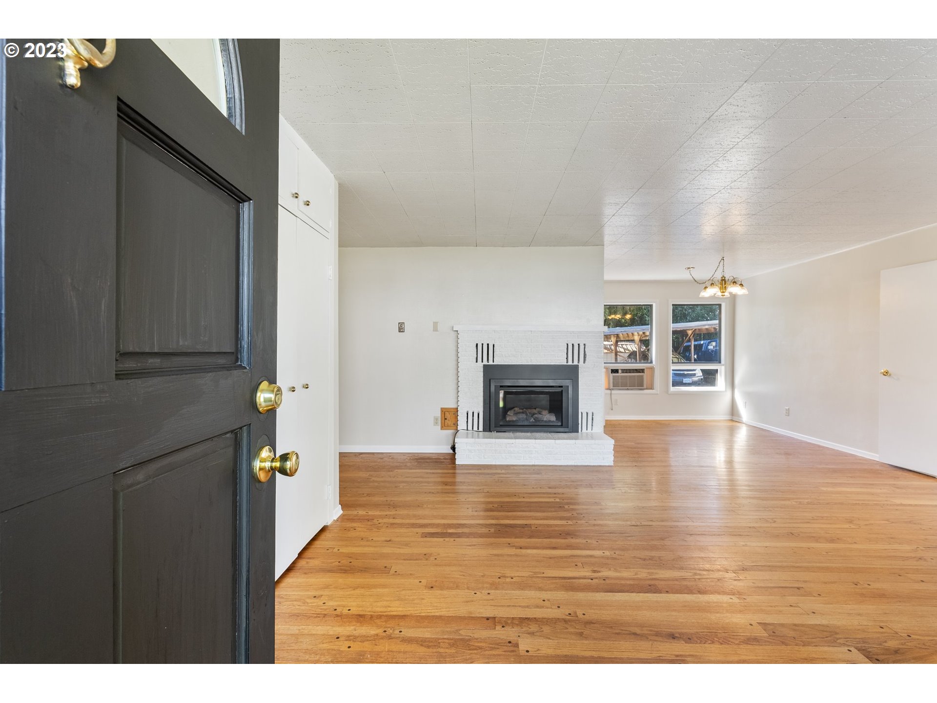 477 Northwest Chesser Road Stevenson, WA 98648 - Photo 14 of 40 a view interior of the house and livingroom with wooden floor