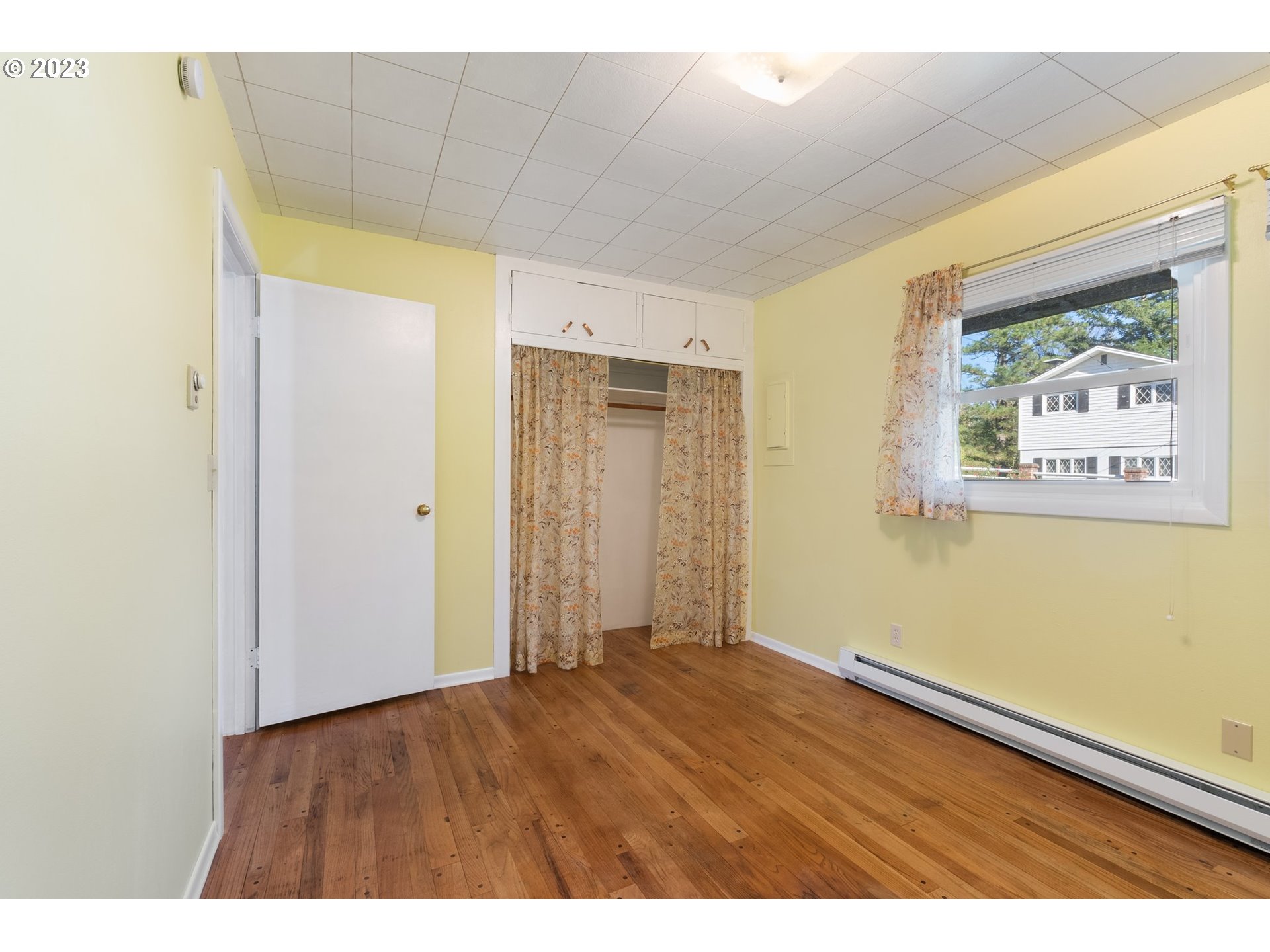 477 Northwest Chesser Road Stevenson, WA 98648 - Photo 18 of 40 a view of an empty room with wooden floor