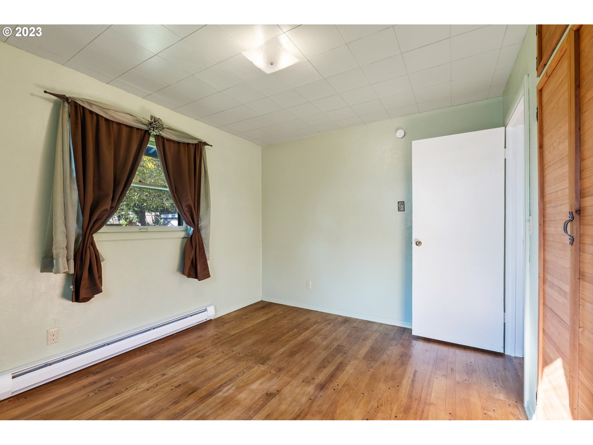 477 Northwest Chesser Road Stevenson, WA 98648 - Photo 20 of 40 a view of an entryway