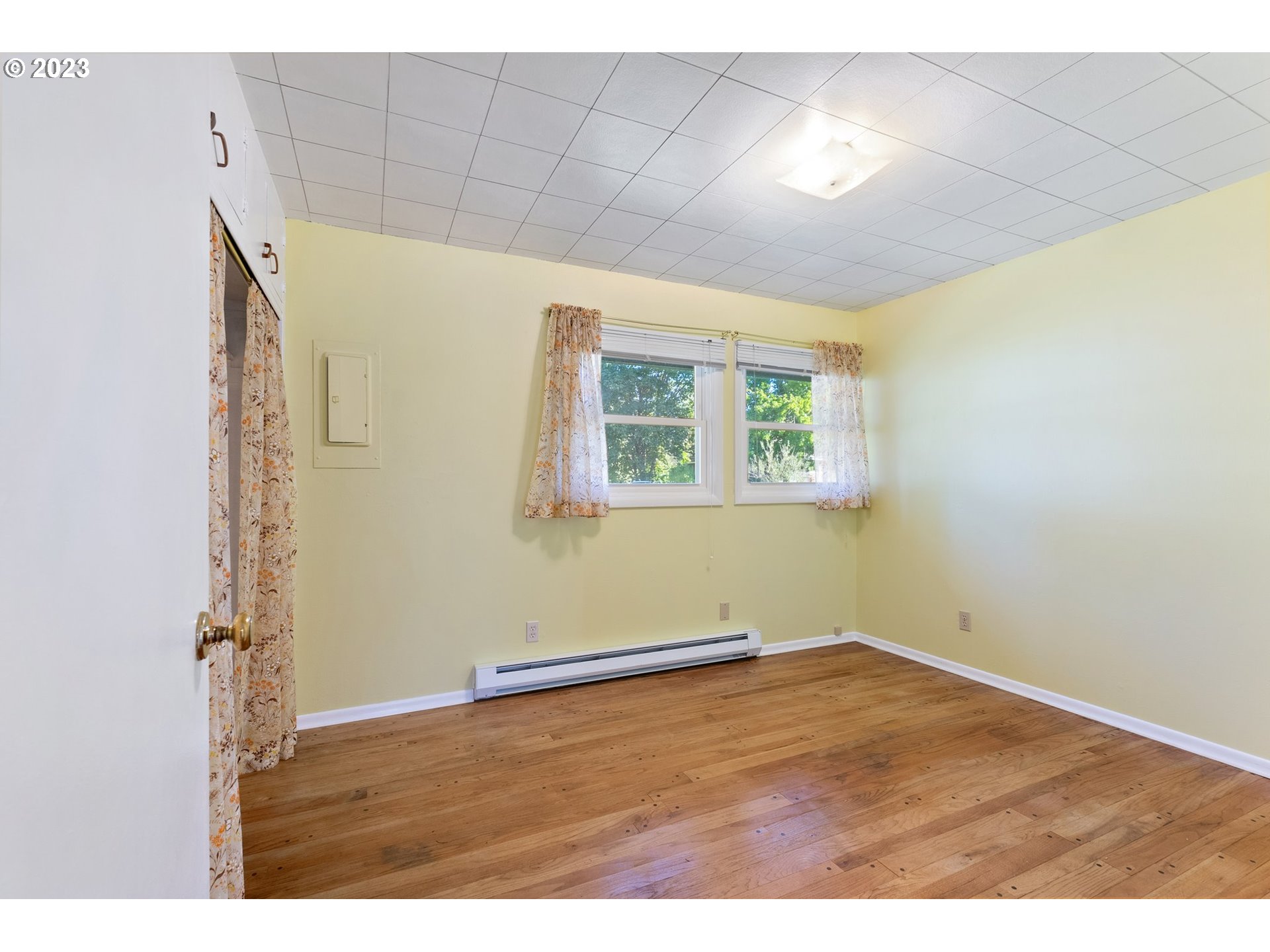 477 Northwest Chesser Road Stevenson, WA 98648 - Photo 31 of 40 an empty room with wooden floor and windows